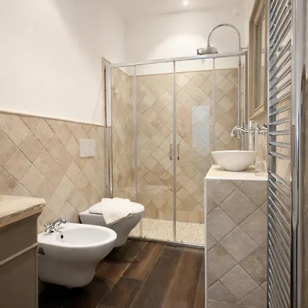 公寓 Casa Danilo Sanremo Centro - A 100M Dalla Spiaggia 圣雷默